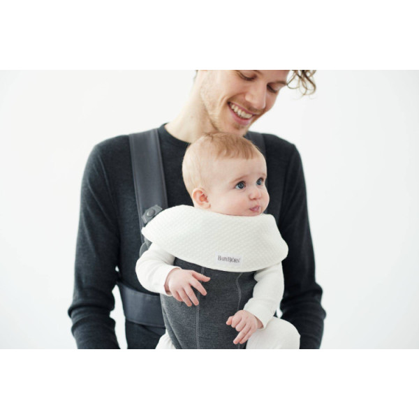 Слюнявчик для рюкзака-кенгуру  BabyBjorn Mini/Move