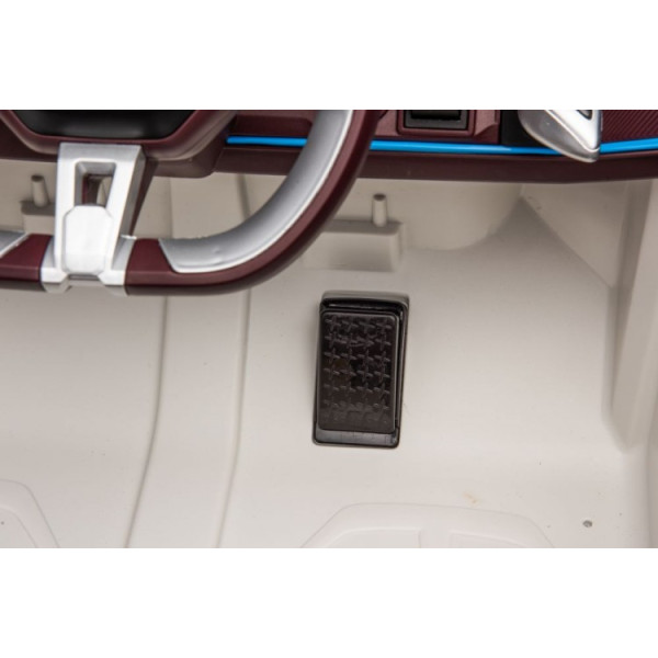 Дитячий електромобіль LEANToys BMW I4