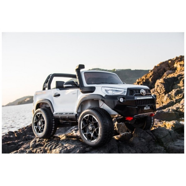 Дитячий електромобіль LEANToys Toyota Hilux Лакований